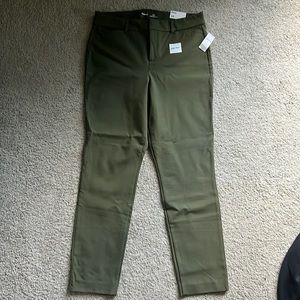 High rise, stretchy pixie pants